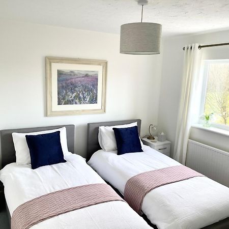 Comfortable And Spacious Superb Holiday Home In Llanelli, Dog Friendly Екстер'єр фото