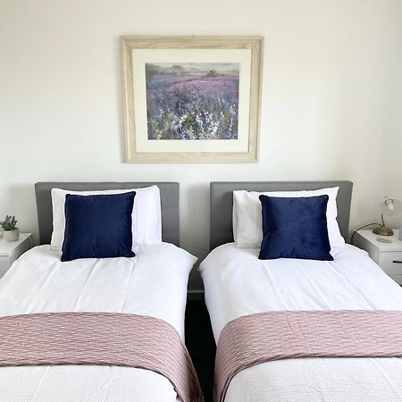 Comfortable And Spacious Superb Holiday Home In Llanelli, Dog Friendly Екстер'єр фото