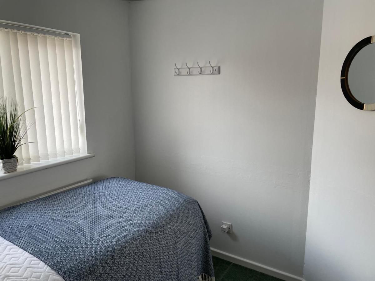 Comfortable And Spacious Superb Holiday Home In Llanelli, Dog Friendly Екстер'єр фото