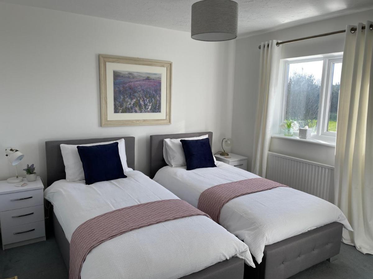 Comfortable And Spacious Superb Holiday Home In Llanelli, Dog Friendly Екстер'єр фото