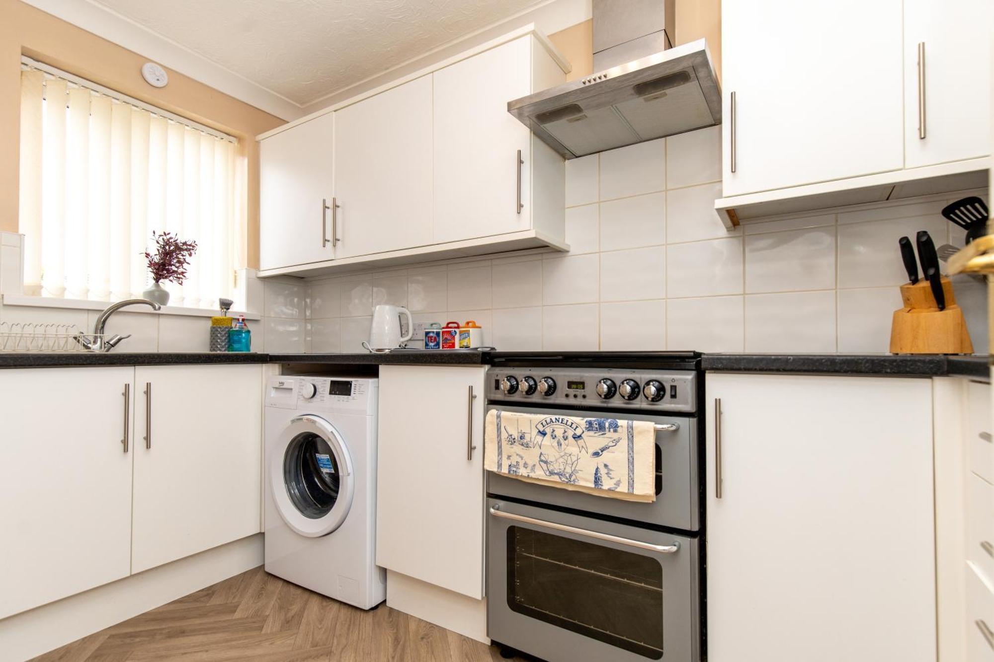 Comfortable And Spacious Superb Holiday Home In Llanelli, Dog Friendly Екстер'єр фото
