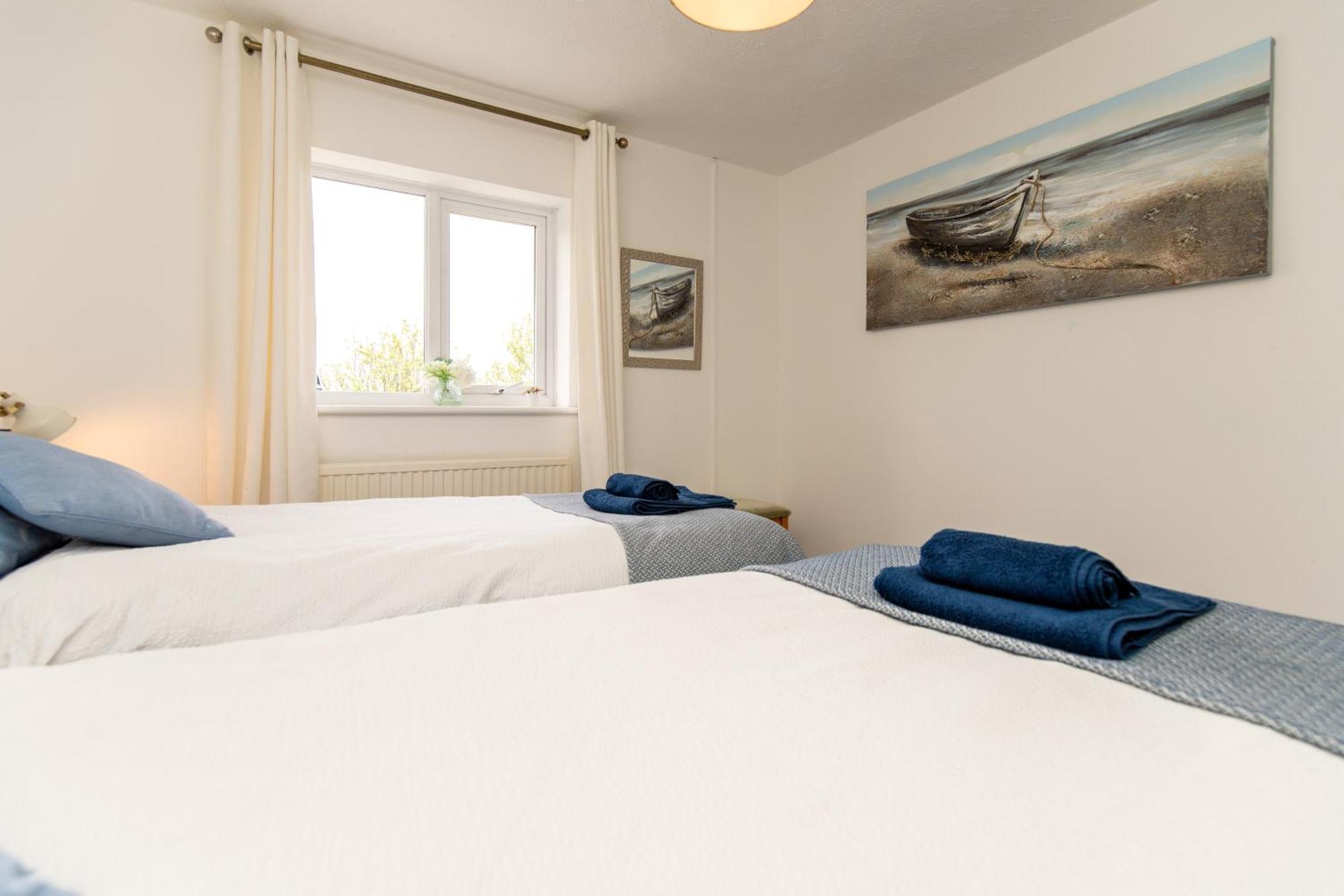 Comfortable And Spacious Superb Holiday Home In Llanelli, Dog Friendly Екстер'єр фото