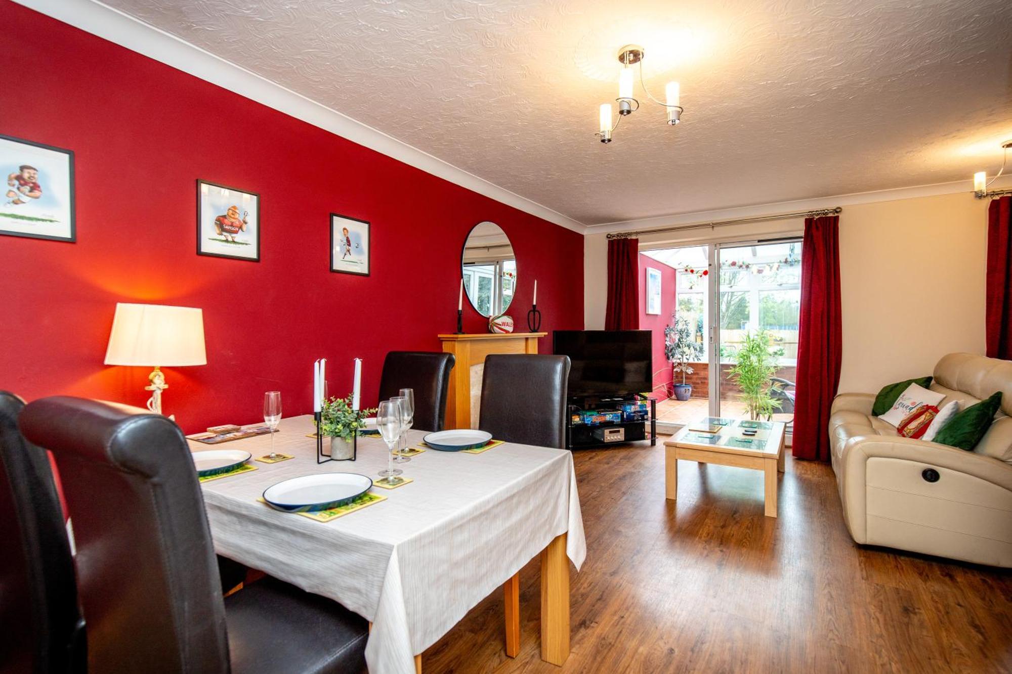 Comfortable And Spacious Superb Holiday Home In Llanelli, Dog Friendly Екстер'єр фото