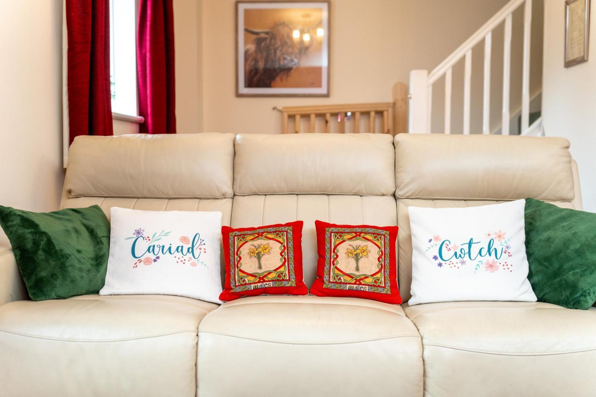 Comfortable And Spacious Superb Holiday Home In Llanelli, Dog Friendly Екстер'єр фото