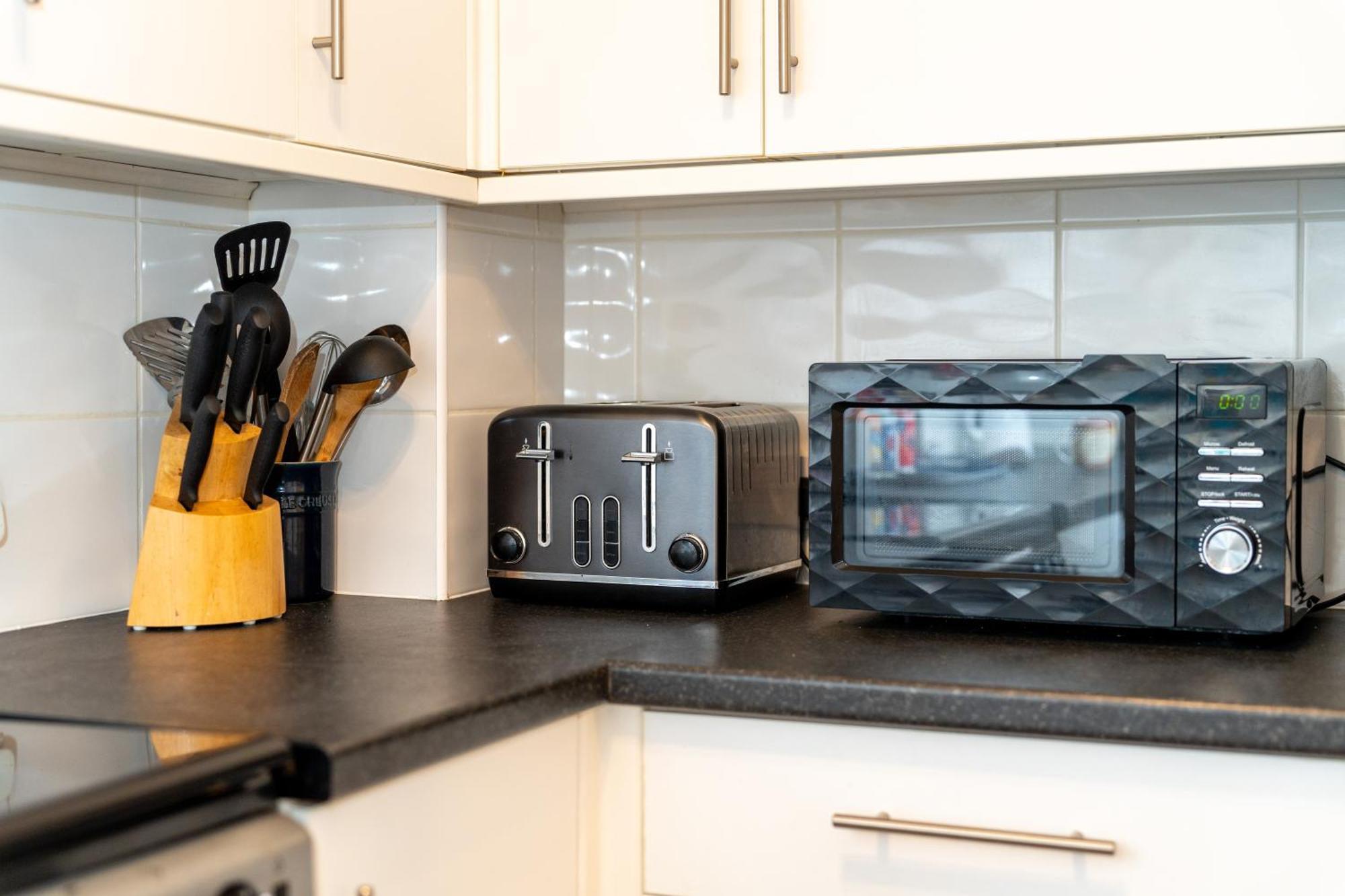 Comfortable And Spacious Superb Holiday Home In Llanelli, Dog Friendly Екстер'єр фото