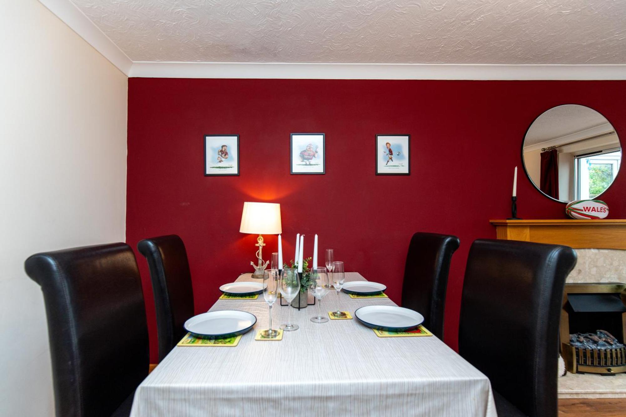 Comfortable And Spacious Superb Holiday Home In Llanelli, Dog Friendly Екстер'єр фото