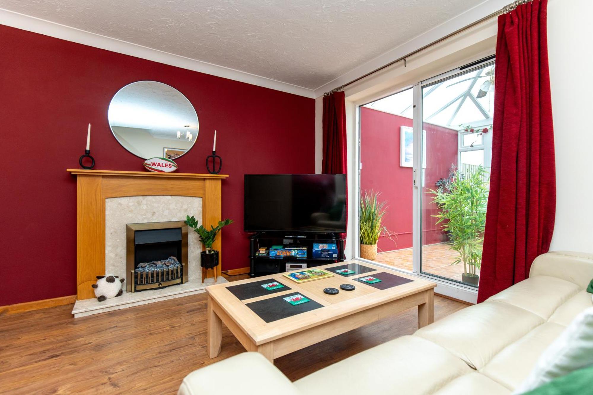 Comfortable And Spacious Superb Holiday Home In Llanelli, Dog Friendly Екстер'єр фото