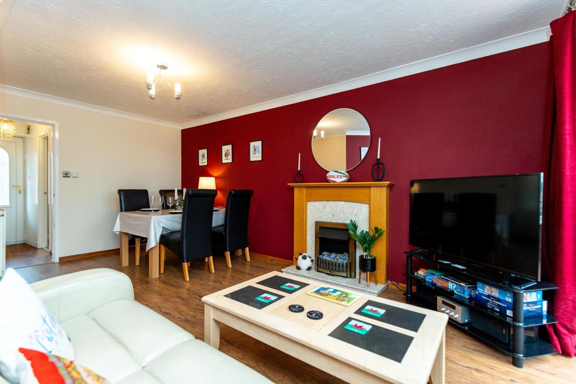 Comfortable And Spacious Superb Holiday Home In Llanelli, Dog Friendly Екстер'єр фото