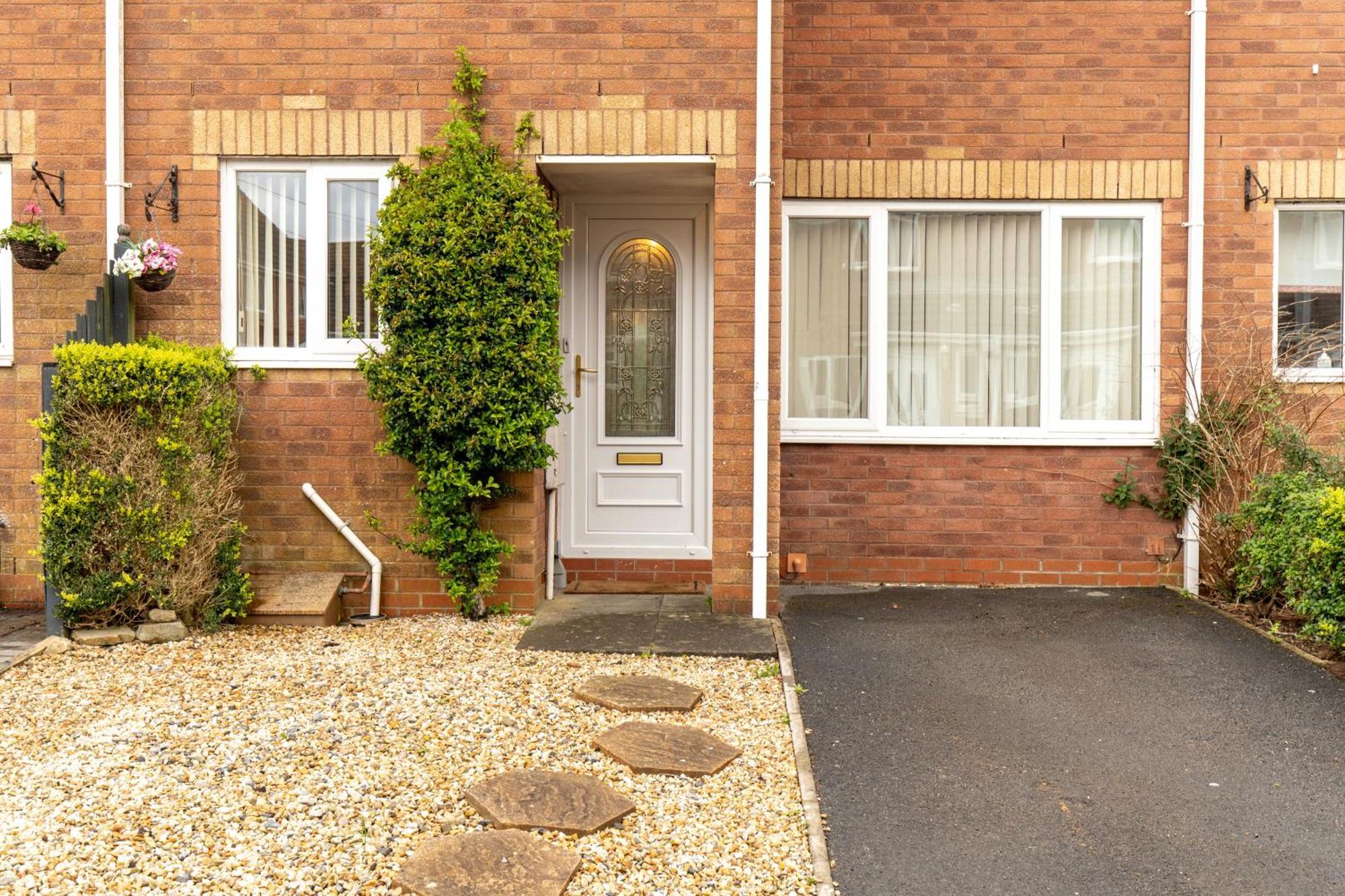 Comfortable And Spacious Superb Holiday Home In Llanelli, Dog Friendly Екстер'єр фото