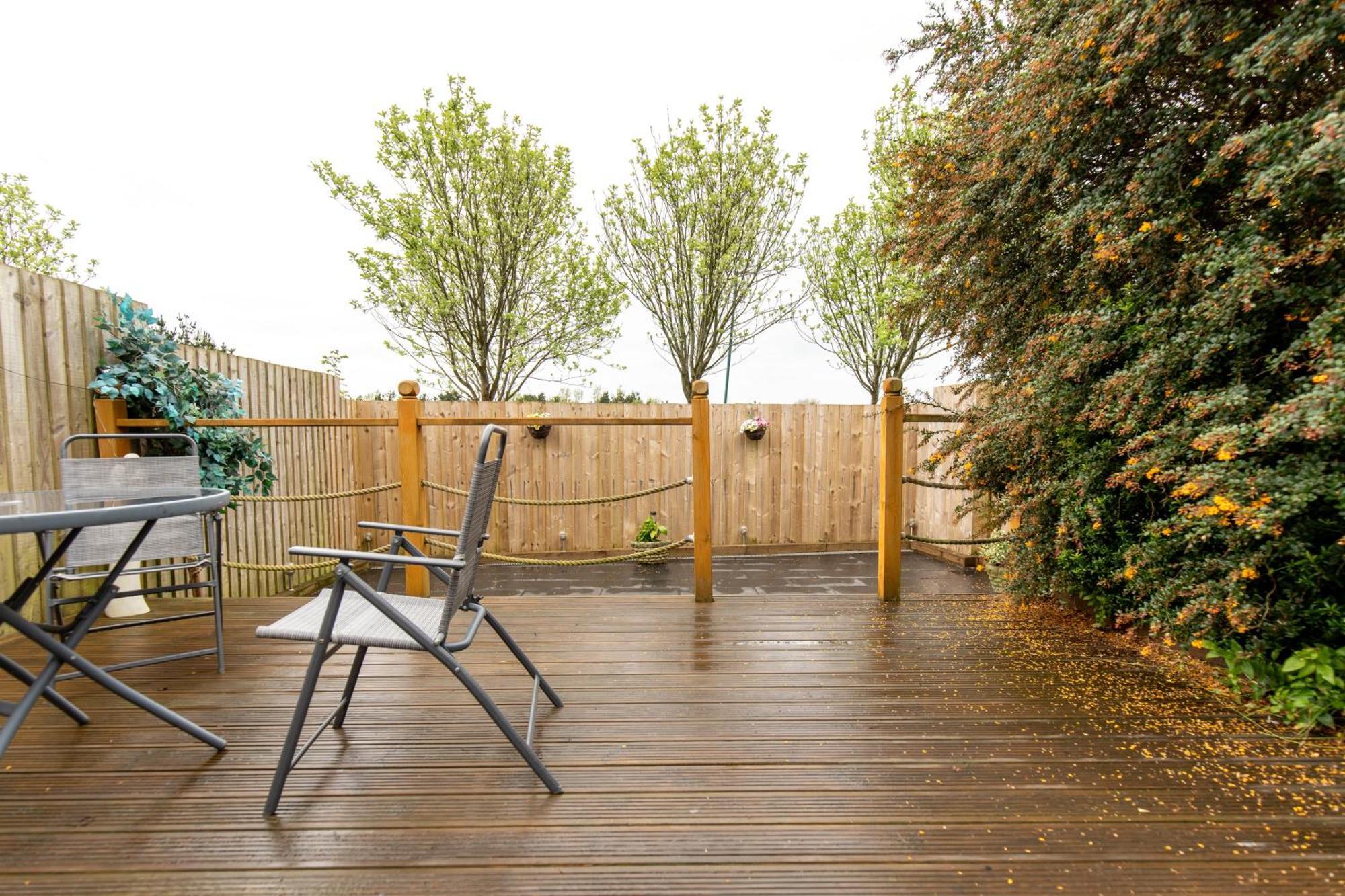 Comfortable And Spacious Superb Holiday Home In Llanelli, Dog Friendly Екстер'єр фото